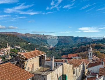 Terrazza - Casa bifamiliare, trifamiliare in Vendita in Via Cristoforo Colombo 84 a Pontedassio
