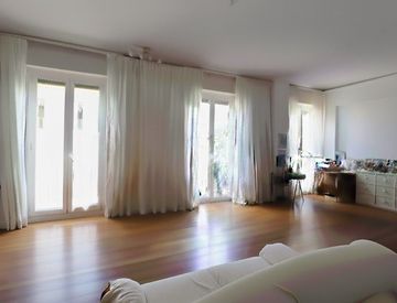 Soggiorno - Trilocale in Vendita in Via San Maurilio a Milano