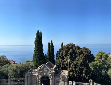 Foto 1 di 44 - Quadrilocale in Vendita in Vico Hanbury a Ventimiglia