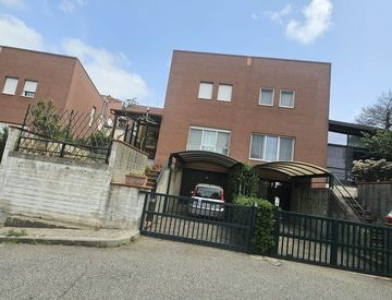 Foto 1 di 31 - Casa bifamiliare, trifamiliare in Vendita in Contrada Casello 19 a Catanzaro