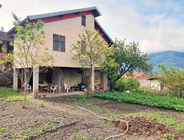 Foto 1 di 49 - Casa indipendente in Vendita in Via Annunziata 3 a Pornassio