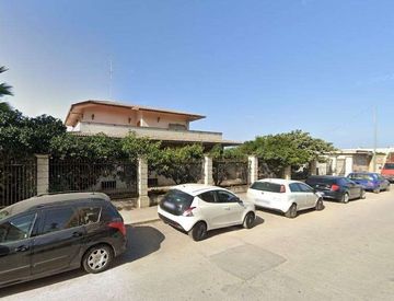 Foto 1 di 13 - Villa in Vendita in Via Piersanti Mattarella 23 --17 a Trinitapoli