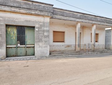 Vista - Casa indipendente in Vendita in Via Alessandro Volta a Surano