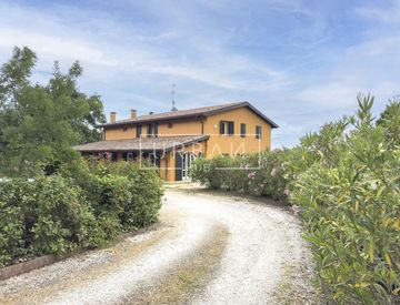 Facciata - Villa in Vendita in Via Cavaliera a Forlì