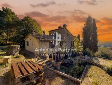 Facciata - Rustico, casale in Vendita in Strada di Canneto a Perugia