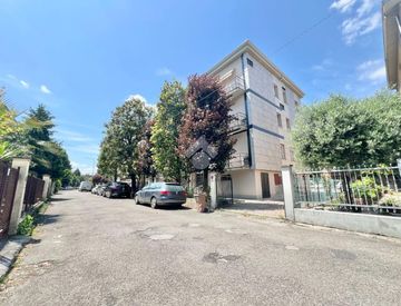 Foto 1 di 47 - Bilocale in Vendita in Via Brigata Reggio a Reggio Emilia