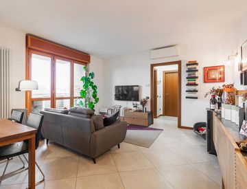 Facciata - Bilocale in Vendita in Via Alessandro Volta 50 a Rho