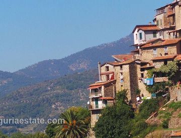 Foto 1 di 17 - Bilocale in Vendita a Apricale