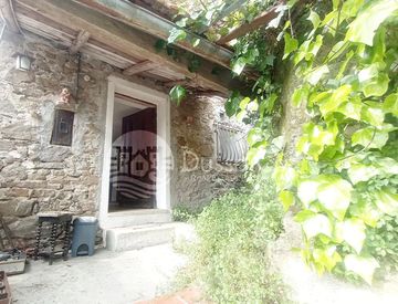 Stanza - Casa indipendente in Vendita in Strada Provinciale a Castel Vittorio
