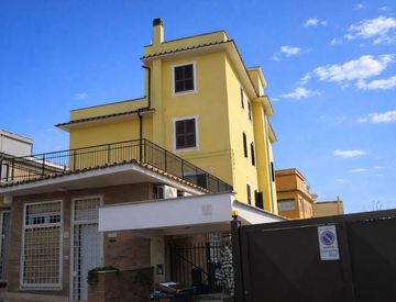 Vista - Bilocale in Vendita in Via Raffaele Filamondo 20 a Roma