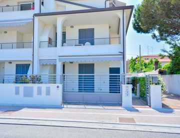 Facciata - Villetta a schiera in Affitto in Via M.M. Boiardo 3 ---A a Comacchio