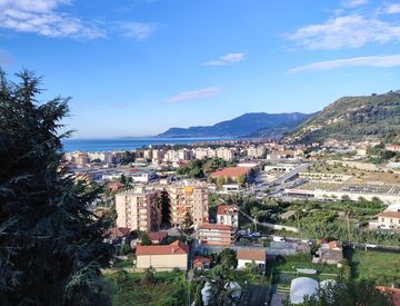 Foto 1 di 72 - Casa bifamiliare, trifamiliare in Vendita in Via Privata Bellavista 80 a Vallecrosia