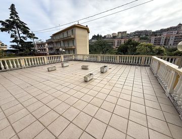Terrazza - Casa bifamiliare, trifamiliare in Vendita in zona Corso degli Inglesi, San Bartolomeo a Sanremo