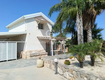 Foto 1 di 66 - Villa in Vendita in Via delle Viole a Ispica