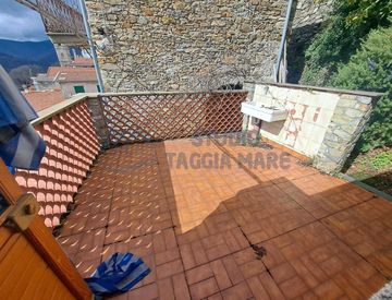 Terrazza - Casa bifamiliare, trifamiliare in Vendita in Via IV Novembre a Molini di Triora