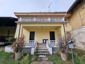 Foto 1 di 34 - Rustico, casale in Vendita in Via Massaua a Crescentino