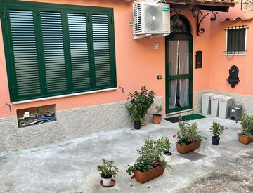 Foto 1 di 17 - Trilocale in Affitto in Via Roma a Massa Lubrense