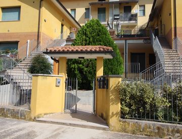 Facciata - Quadrilocale in Vendita in Via C. Colombo a Acqualagna