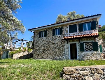 Foto 1 di 31 - Casa indipendente in Vendita in Località Cian de Ca a Camporosso