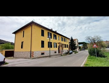 Facciata - Quadrilocale in Vendita in Via Senese Nord 25 a Grosseto