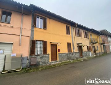 Foto 1 di 38 - Casa bifamiliare, trifamiliare in Vendita a Crescentino