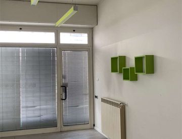 Foto 1 di 13 - Locale commerciale in Vendita a Mariano Comense