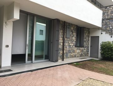 Giardino - Trilocale in Affitto in Via Privata Cazulini a Alassio
