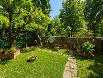 Giardino - Quadrilocale in Vendita in Via Vincenzo Attimo 46 a Bollate