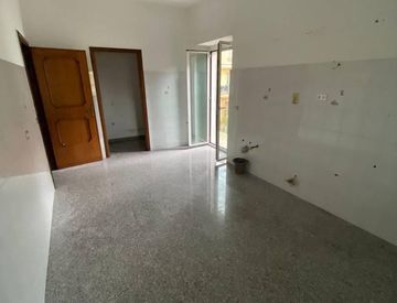 Stanza - Trilocale in Vendita in Via Garibaldi a Falerna