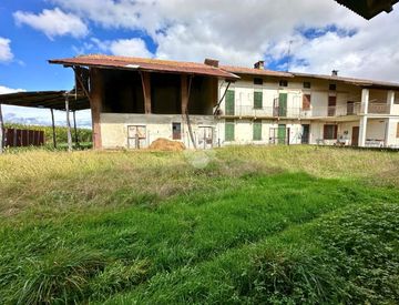 Foto 1 di 18 - Rustico, casale in Vendita in Via Buronzo 71 a Carisio