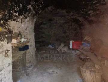 Foto 1 di 3 - Casa indipendente in Vendita in Vico Bearetti a Ventimiglia