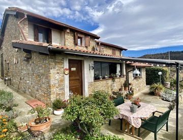 Foto 1 di 21 - Casa indipendente in Vendita in Località Morghe a Dolceacqua