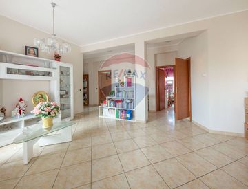 Quadrilocale in Vendita in Via Lavina 261 a Aci Sant'Antonio - 135mq ...
