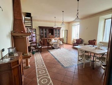 Soggiorno - Trilocale in Vendita in Via Carlo Pisacane 2 a Civita Castellana