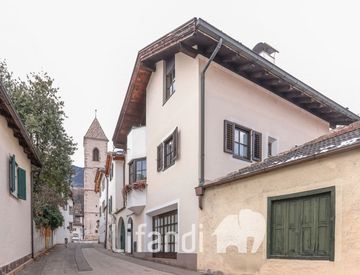 Foto 1 di 21 - Casa indipendente in Vendita in zona San Michele a Appiano sulla strada del vino