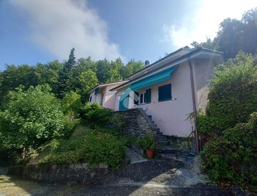 Foto 1 di 39 - Casa bifamiliare, trifamiliare in Vendita in Via Monte San Giacomo 216 a Cogorno