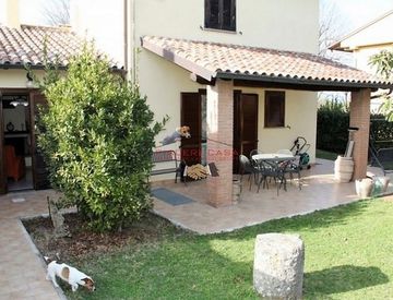 Foto 1 di 15 - Casa indipendente in Vendita in zona Canale a Orvieto