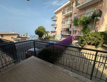 Terrazza - Bilocale in Vendita in Via Santo Stevi Superiore a Santo Stefano al Mare