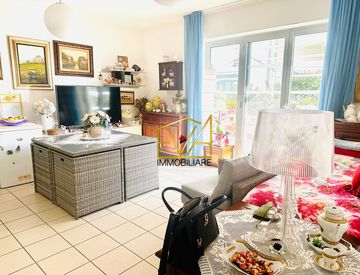 Foto 1 di 25 - Bilocale in Vendita in Viale del Tirreno 86 A a Pisa