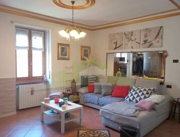 Soggiorno - Casa indipendente in Vendita in Via Piemonte 52 a Borgosesia