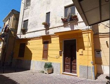 Foto 1 di 8 - Quadrilocale in Vendita in Via Tripoli 2 a Catanzaro