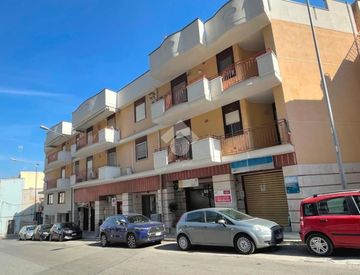 Foto 1 di 21 - Trilocale in Vendita in Via Savino di Bari 36 a Canosa di Puglia