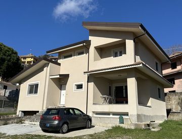 Foto 1 di 20 - Villa in Vendita in Loc. Buda a Gimigliano