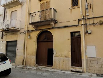 Foto 1 di 45 - Casa indipendente in Vendita in Via Tenente Fundarò 20 a Alcamo