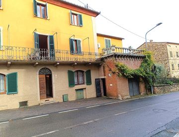 Foto 1 di 45 - Casa indipendente in Vendita in zona Piazze a Cetona
