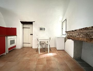 Foto 1 di 10 - Monolocale in Vendita in Via Castello a Apricale