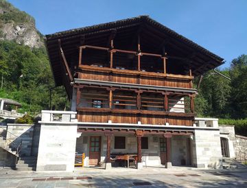 Foto 1 di 8 - Villa in Vendita in Via per dovesio a Varallo