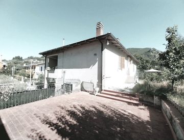 Facciata - Casa indipendente in Vendita in Via Trevi 148 a Terni