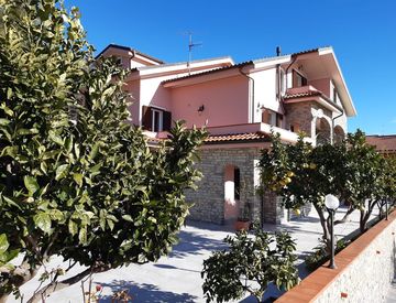 Foto 1 di 43 - Appartamento in Vendita in Via Nostra Signora delle Grazie a Imperia