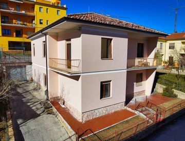 Facciata - Villa in Vendita in Via San Rita 20 a Sarnano